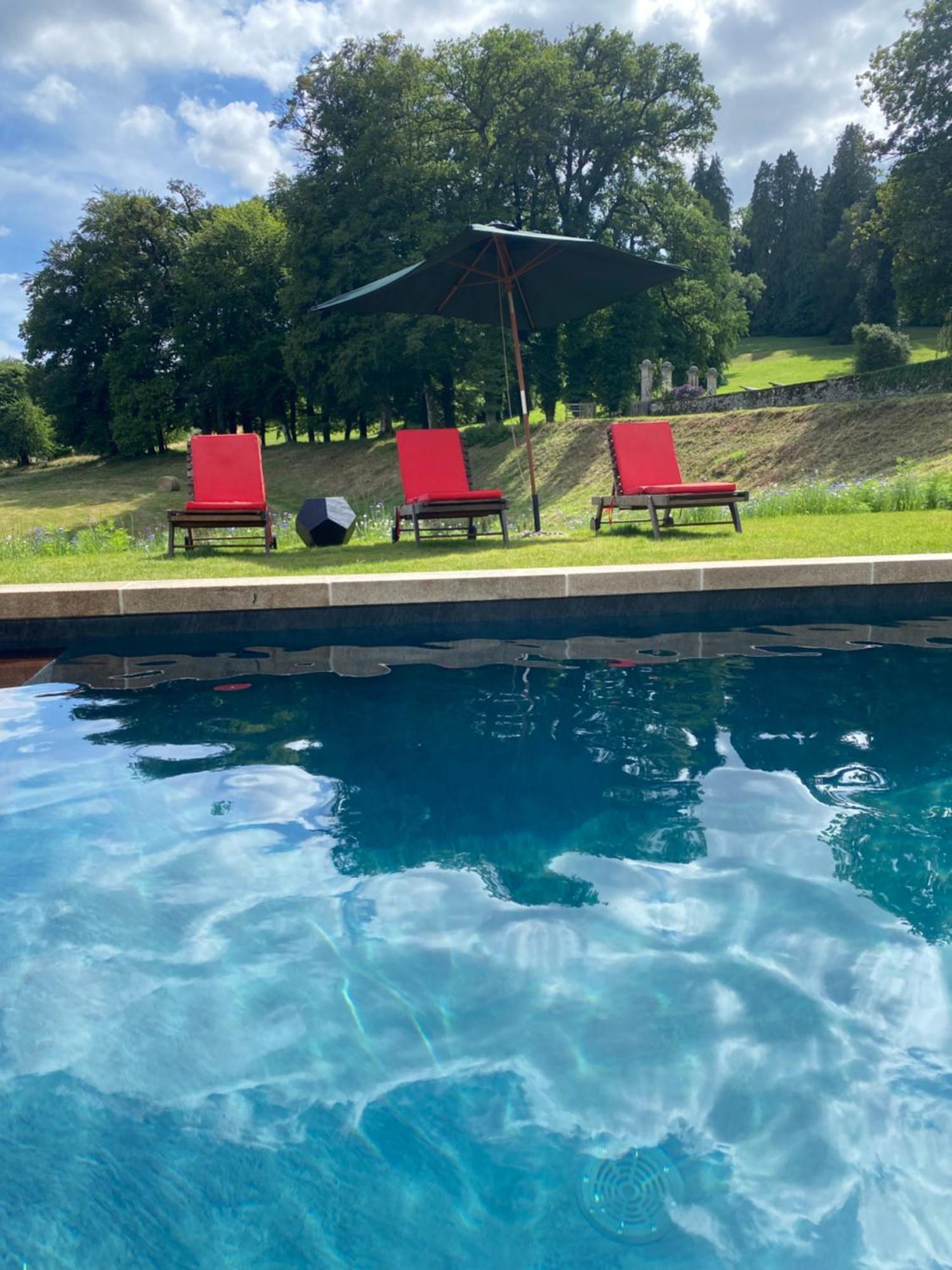 Domaine De Montmery Sa Piscine Son Jardin Ses Espaces Ambazac Kültér fotó