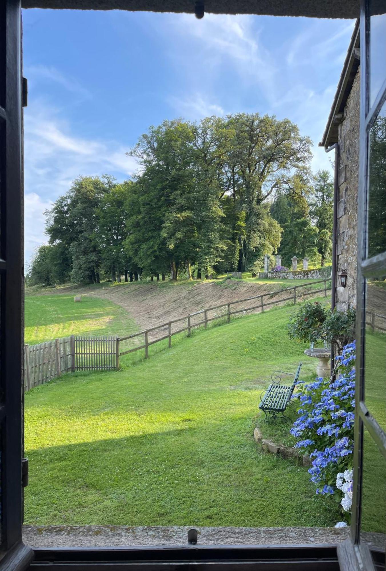 Domaine De Montmery Sa Piscine Son Jardin Ses Espaces Ambazac Kültér fotó